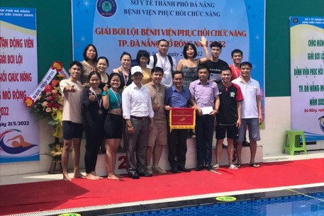 Giải bơi lội nhằm nâng cao thể chất, rèn luyện sức khỏe cho cán bộ y tế nhân kỷ niệm 132 năm ngày sinh nhật Bác Hồ