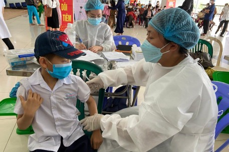 Trẻ béo phì, bệnh lý bẩm sinh... chưa tiêm vắc xin sẽ có nhiều nguy cơ khi mắc COVID-19