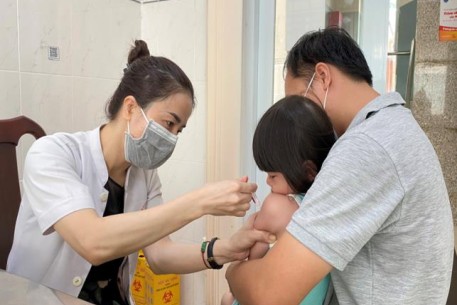 Đảm bảo công tác tiêm chủng, bảo vệ sức khỏe cho trẻ