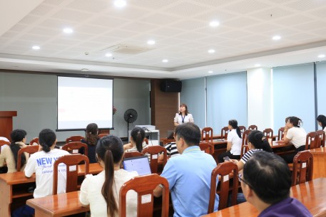 CDC Đà Nẵng tổ chức tập huấn tư vấn sức khoẻ sinh sản, phòng chống HIV/AIDS và nuôi con bằng sữa mẹ cho các cơ sở lao động CDC Đà Nẵng tổ chức tập huấn tư vấn sức khoẻ sinh sản, phòng chống HIV/AIDS và nuôi con bằng sữa mẹ cho các cơ sở lao động