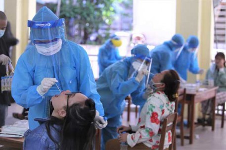 Gần 1.700 du khách kẹt ở Đà Nẵng được đưa về các địa phương