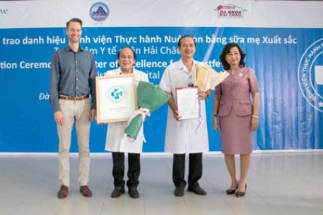 TRUNG TÂM Y TẾ HẢI CHÂU ĐẠT DANH HIỆU BỆNH VIỆN THỰC HÀNH NUÔI CON BẰNG SỮA MẸ XUẤT SẮC