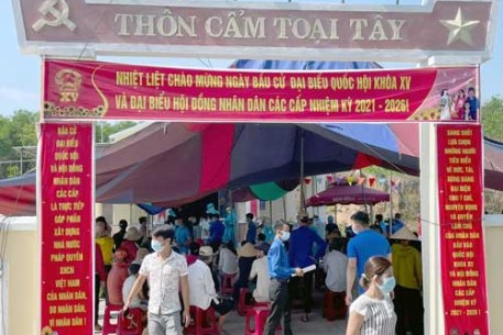 XÉT NGHIỆM COVID-19  CHO NGƯỜI DÂN THÔN CẨM TOẠI TÂY VÀ CHỢ CỒN
