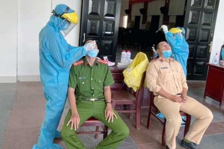HÒA VANG CHỦ ĐỘNG XÉT NGHIỆM SÀNG LỌC ĐỐI TƯỢNG NGUY CƠ LÂY NHIỄM COVID-19