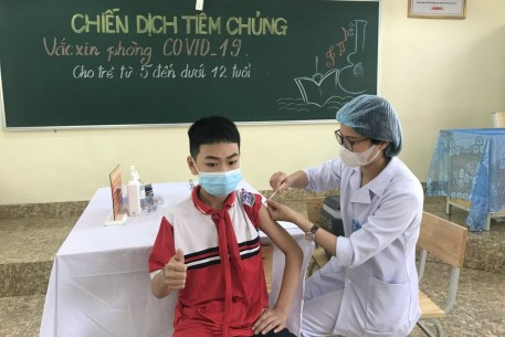 Gần 200 trẻ từ 5 - dưới 12 tuổi đầu tiên ở Việt Nam tiêm vaccine phòng COVID-19