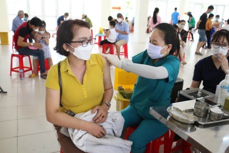 Những đối tượng, địa điểm bắt buộc phải đeo khẩu trang trong phòng chống dịch COVID-19 theo quy định mới nhất của Bộ Y tế