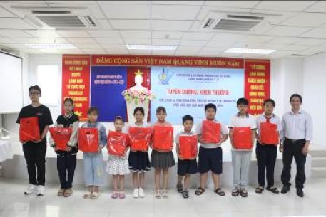 Công đoàn ngành Y tế tuyên dương, khen thưởng cho học sinh vượt khó học giỏi  năm học 2023-2024
