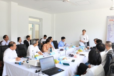 Thứ trưởng Bộ Y tế kiểm tra công tác phòng, chống dịch sởi tại thành phố Đà Nẵng