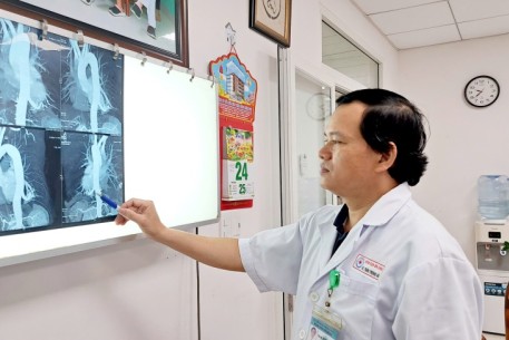 Bệnh viện Đà Nẵng vừa thực hiện thành công ca phẫu thuật nội soi cắt khối phổi biệt lập hiếm gặp