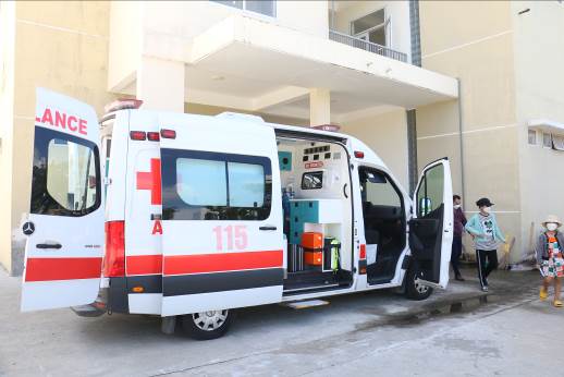 Xe cấp cứu luôn túc trực, sẵn sàng thực hiện nhiệm vụ nếu có trường hợp bất thường xảy ra.
