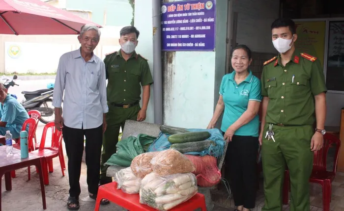 bếp ăn tình thương