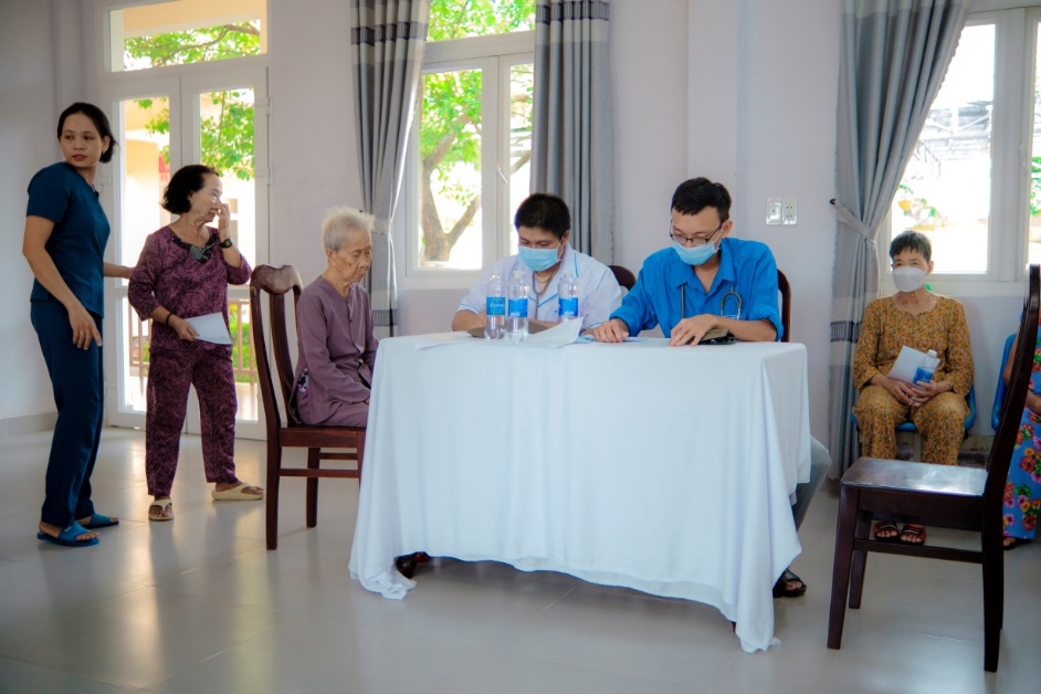 Khám bệnh cho người có công